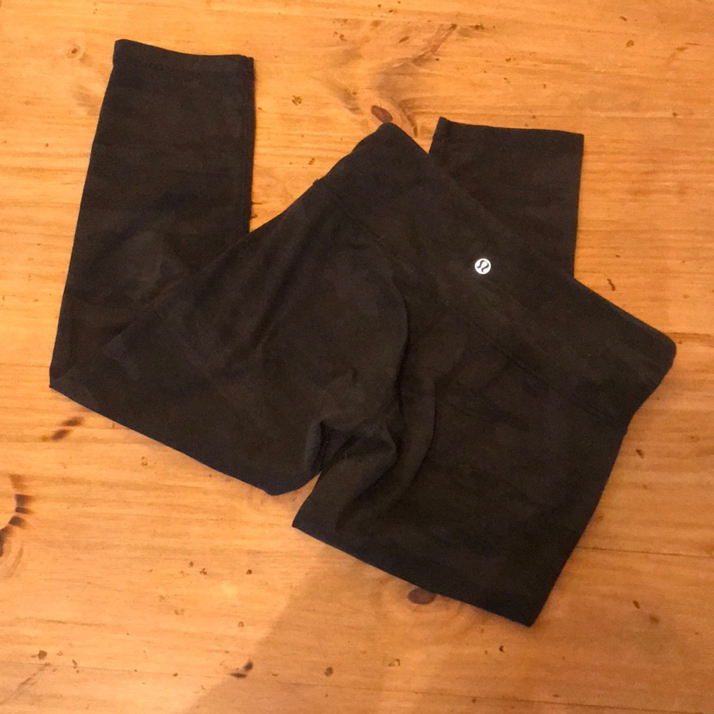 Lululemon Camo Crops Size 6